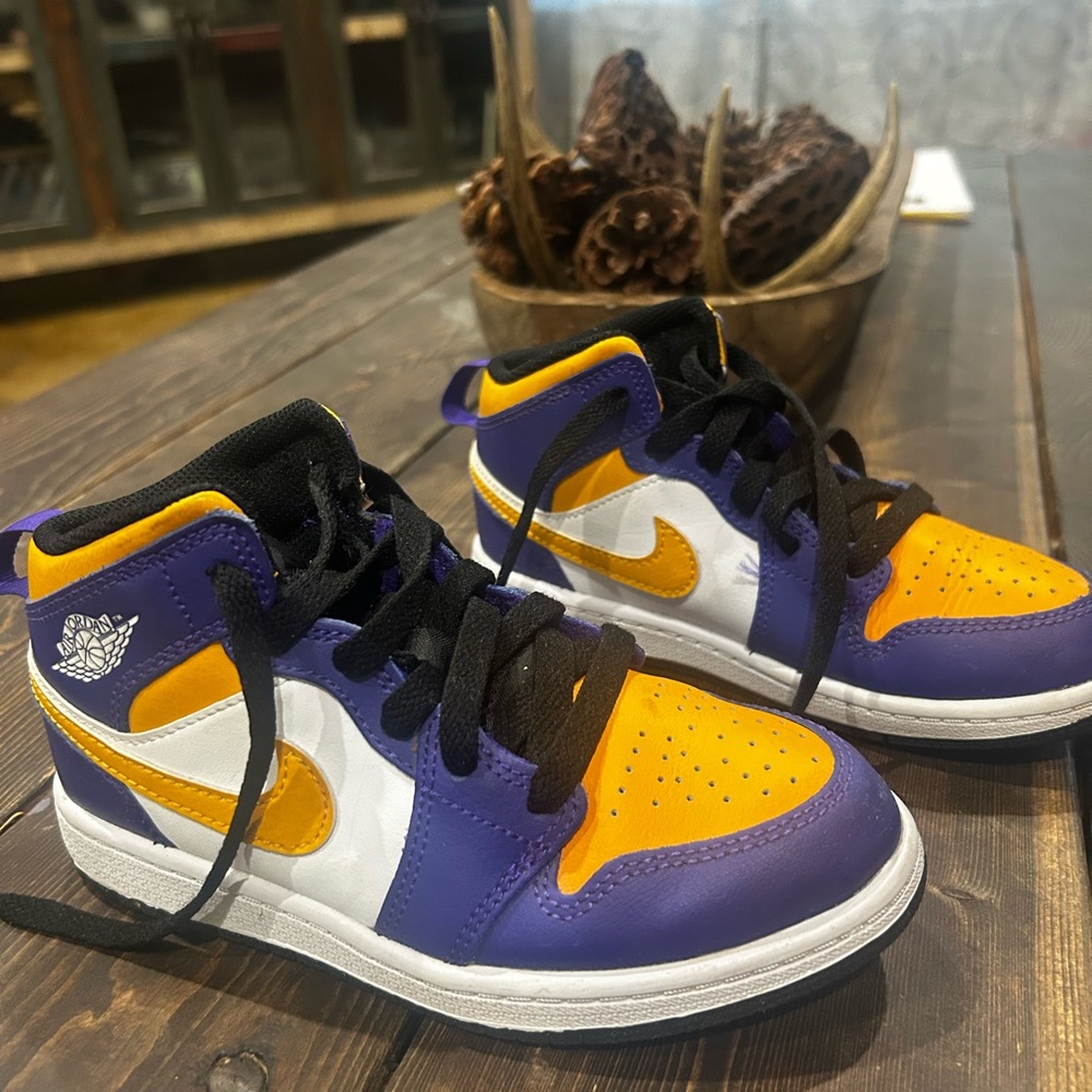 Nike Kids High-Top Sneakers in Purple/Gold/White